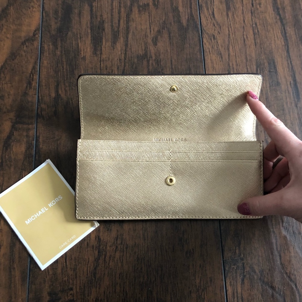 ‼️SOLD‼️ Michael Kors - Gold Jet Set Travel Wallet - Picture 2 of 4